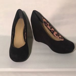 Simple Black Wedges!